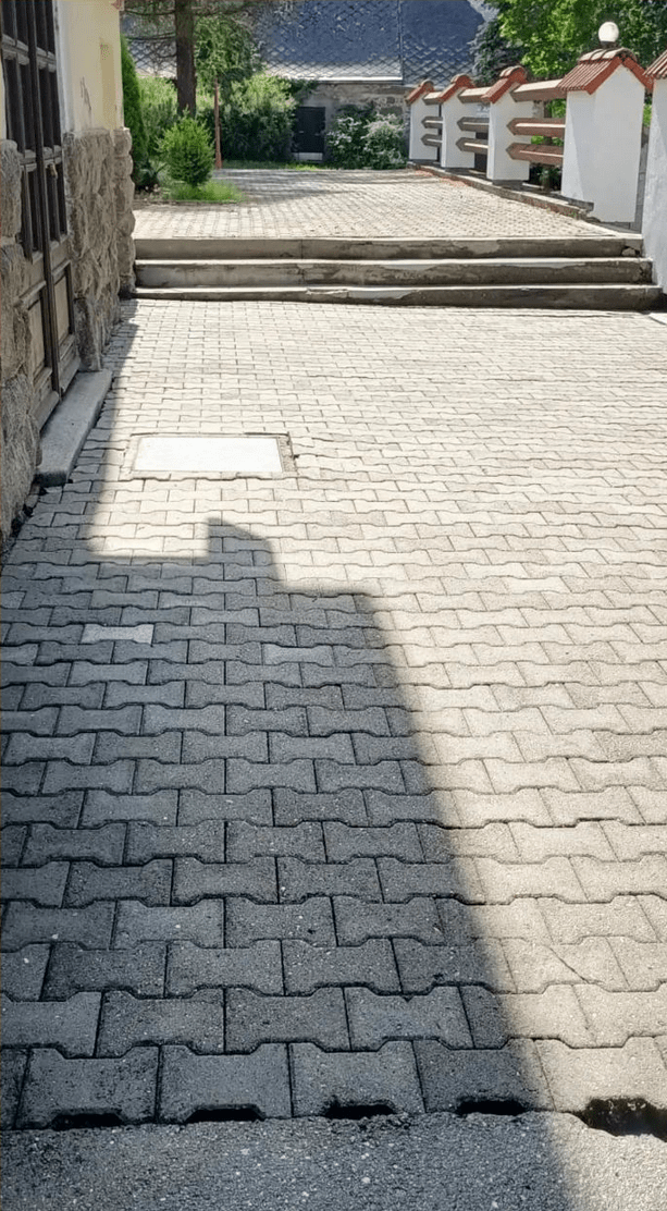 Čištění dlažby v Mladé Boleslavi po čištění