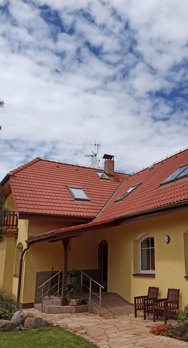 Čištění střechy Mělník – vysokotlaké mytí a impregnace střechy po čištění