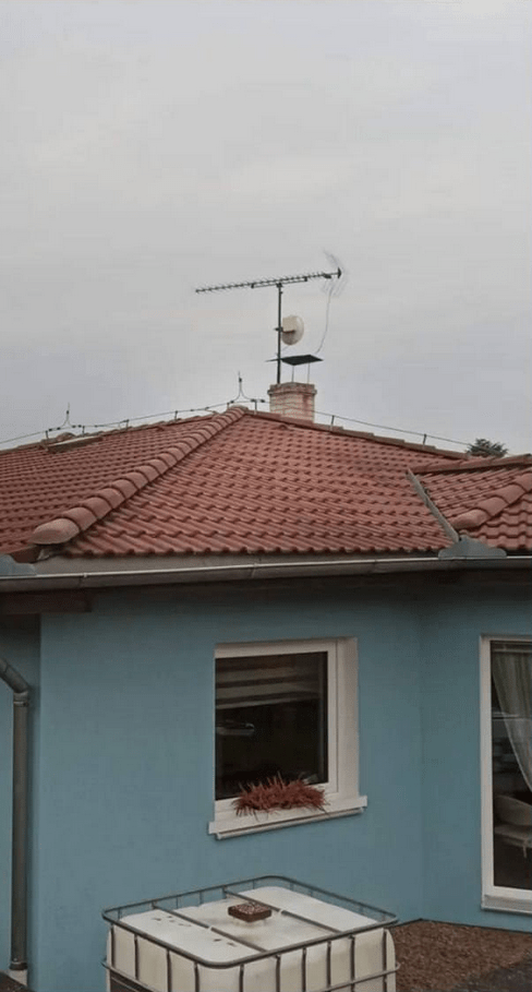 Čištění střechy v Mělníku po čištění