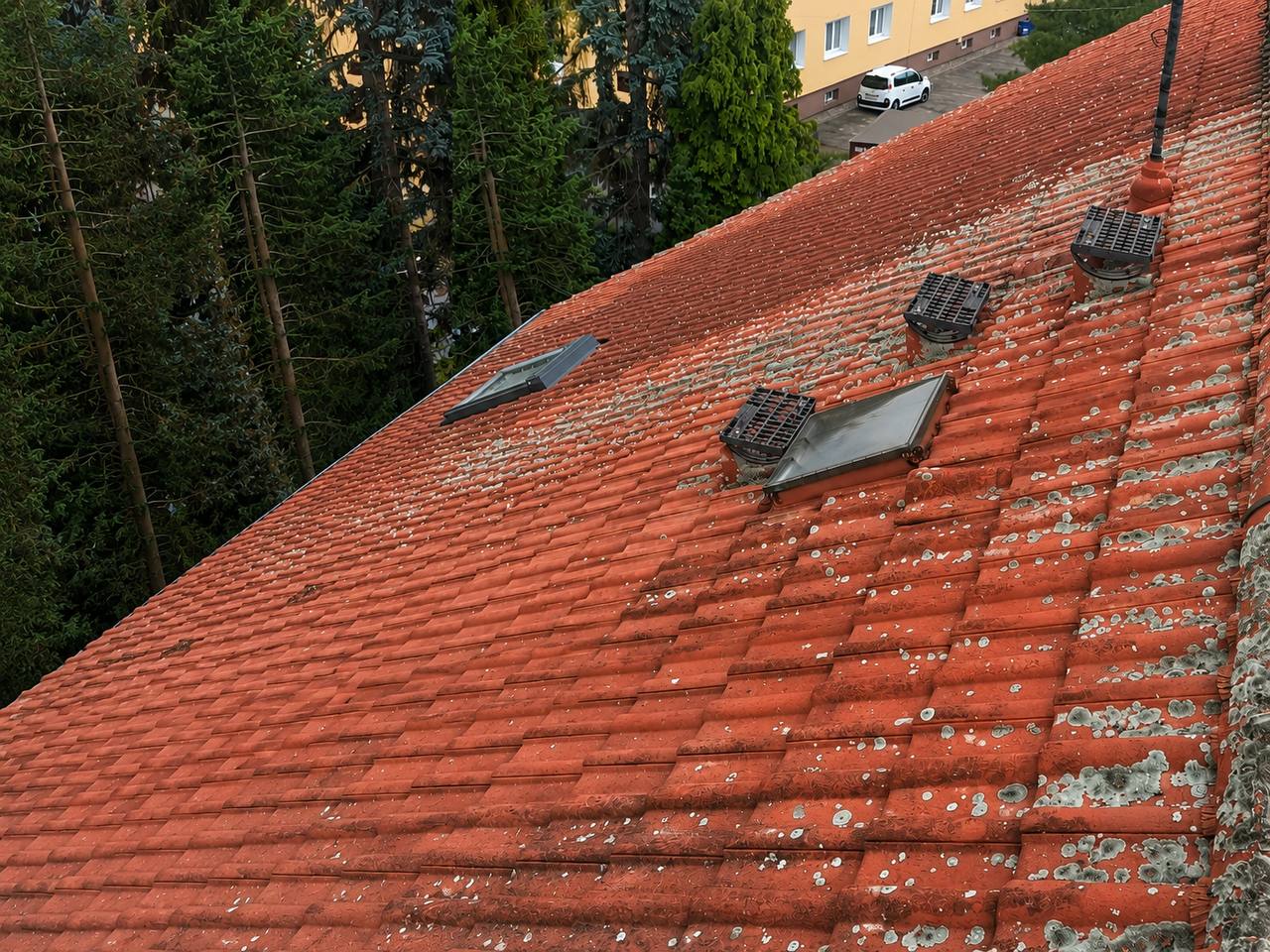 Čištění střech v Ústí nad Labem před čištěním