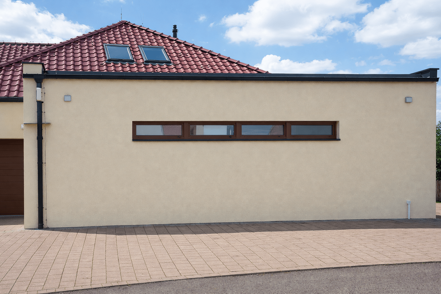 Mytí fasády Červený Újezd: Jak jsme zatočili s plísní a řasami na fasádě po čištění