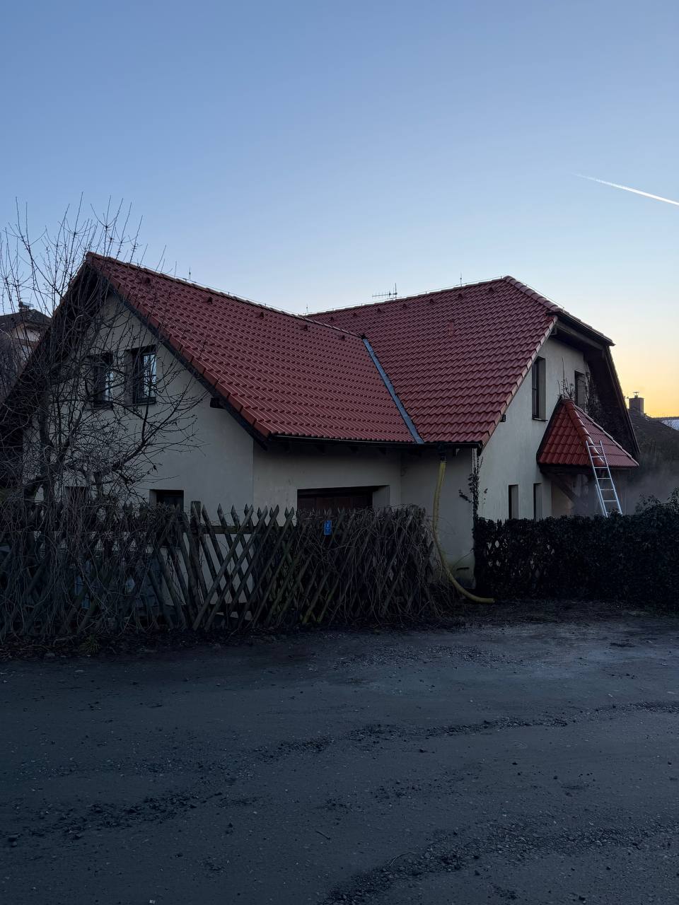 Čištění střechy Zdiby u Prahy – profesionální odstranění mechů po čištění